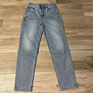 American Eagle Stretch Straight Mom Jeans